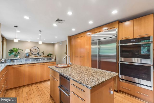 102 N BOX HILL DR, Cherry Hill, NJ 08003