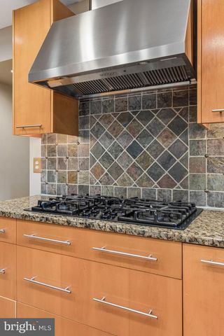 102 N BOX HILL DR, Cherry Hill, NJ 08003