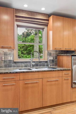 102 N BOX HILL DR, Cherry Hill, NJ 08003