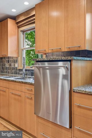 102 N BOX HILL DR, Cherry Hill, NJ 08003