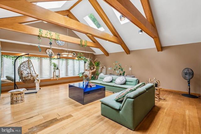 102 N BOX HILL DR, Cherry Hill, NJ 08003