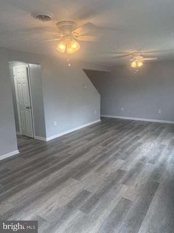621 THOMPSON ST, Strasburg, VA 22657