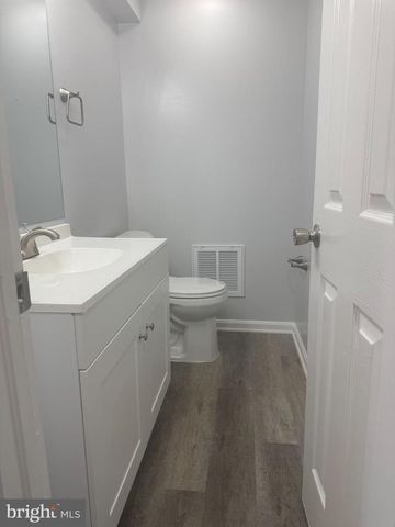 621 THOMPSON ST, Strasburg, VA 22657