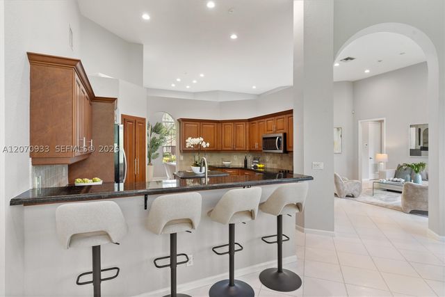 2733 Meadowood Dr, Weston, FL 33332