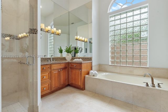 2733 Meadowood Dr, Weston, FL 33332