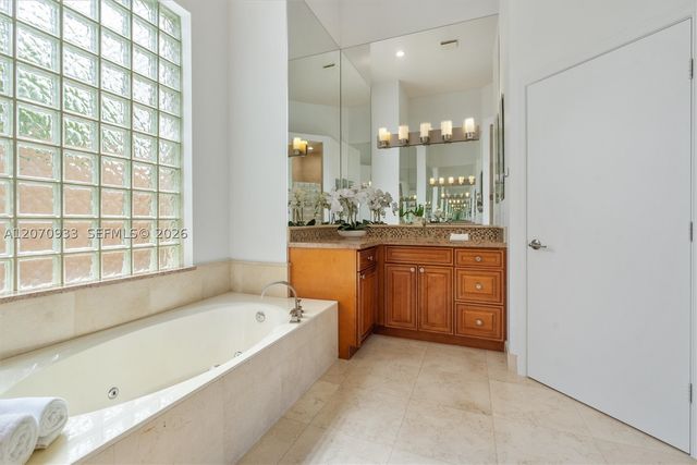 2733 Meadowood Dr, Weston, FL 33332