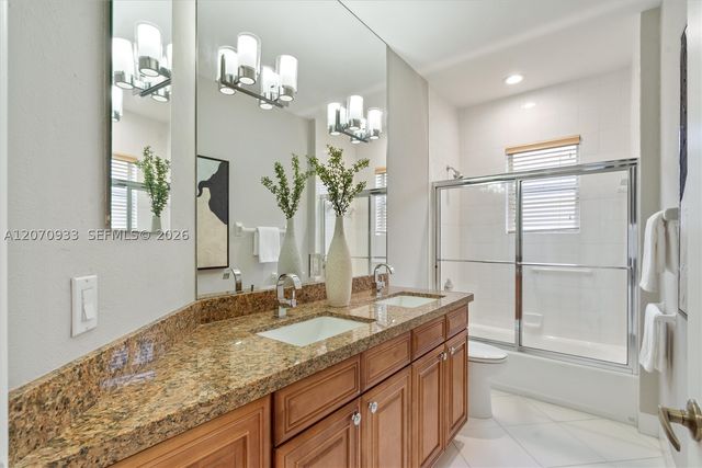 2733 Meadowood Dr, Weston, FL 33332