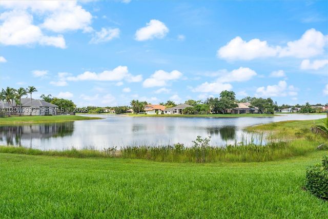 2733 Meadowood Dr, Weston, FL 33332