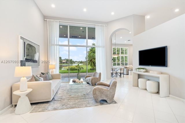 2733 Meadowood Dr, Weston, FL 33332