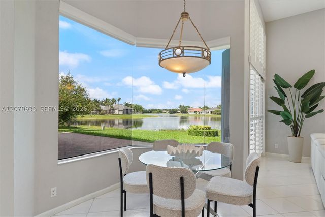 2733 Meadowood Dr, Weston, FL 33332