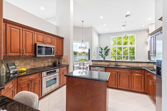 2733 Meadowood Dr, Weston, FL 33332