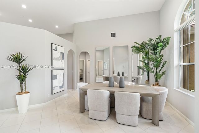 2733 Meadowood Dr, Weston, FL 33332