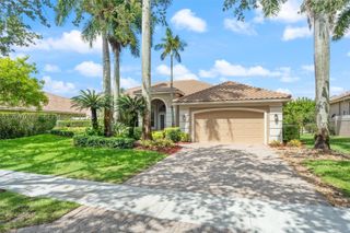 2733 Meadowood Dr, Weston, FL 33332