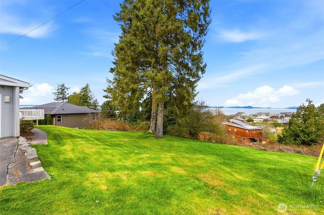 206 E Wall Street, Camano Island, WA 98282