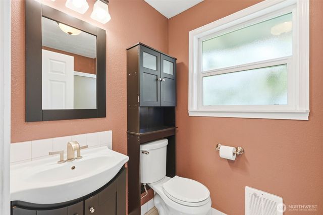 206 E Wall Street, Camano Island, WA 98282