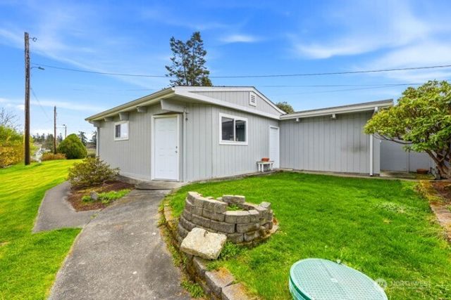206 E Wall Street, Camano Island, WA 98282
