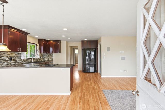 206 E Wall Street, Camano Island, WA 98282