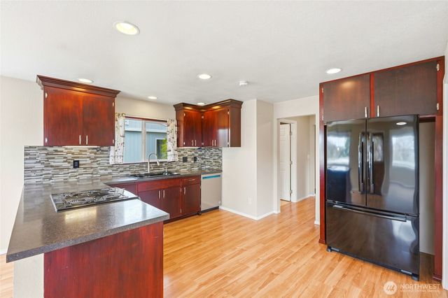 206 E Wall Street, Camano Island, WA 98282