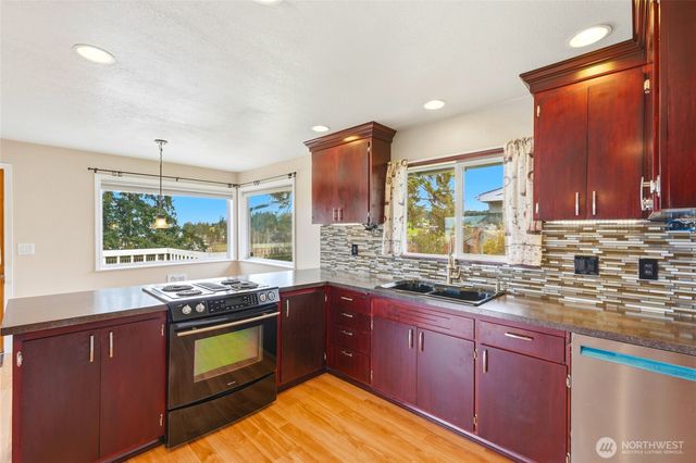 206 E Wall Street, Camano Island, WA 98282