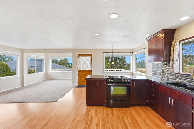 206 E Wall Street, Camano Island, WA 98282