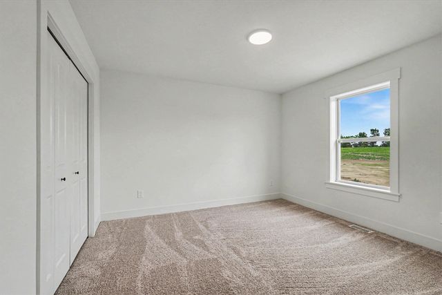 9392 Snow Valley Drive, Alto, MI 49302