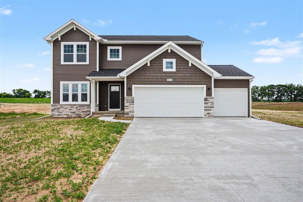 9392 Snow Valley Drive, Alto, MI 49302