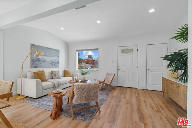 5832 S Van Ness Avenue, Los Angeles, CA 90047