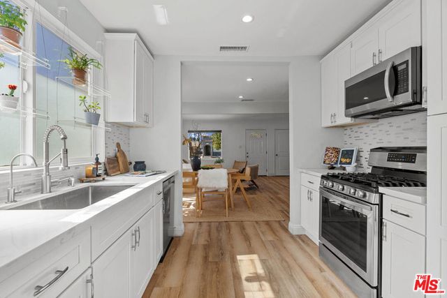 5832 S Van Ness Avenue, Los Angeles, CA 90047