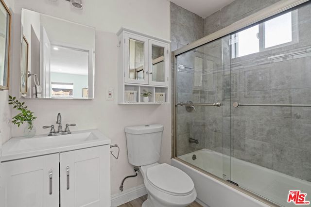 5832 S Van Ness Avenue, Los Angeles, CA 90047