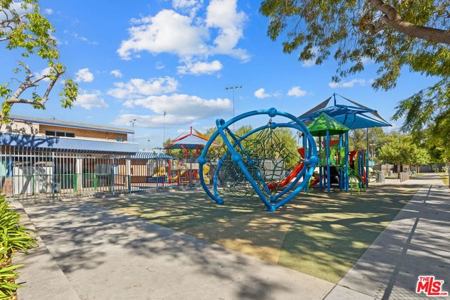 5832 S Van Ness Avenue, Los Angeles, CA 90047
