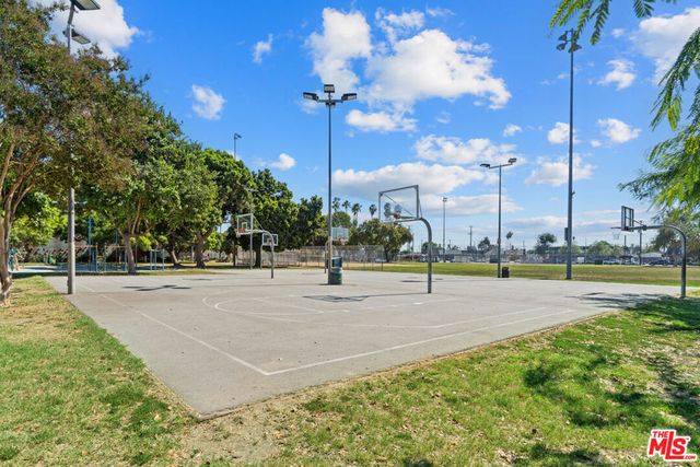 5832 S Van Ness Avenue, Los Angeles, CA 90047