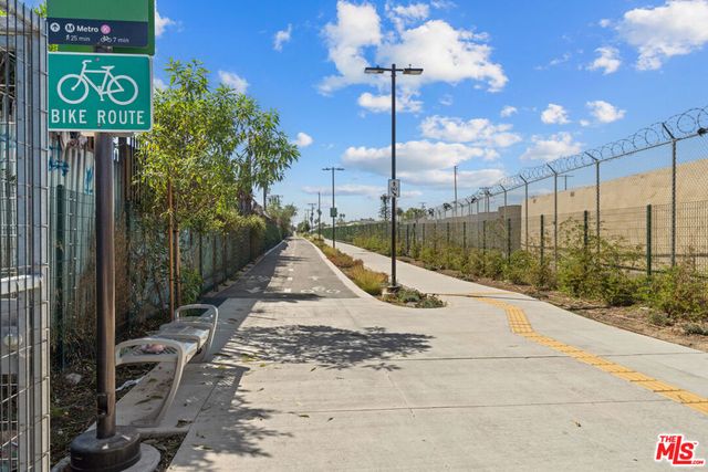 5832 S Van Ness Avenue, Los Angeles, CA 90047