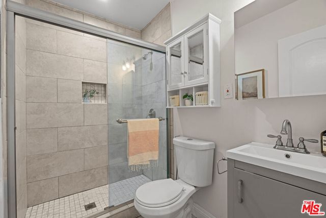 5832 S Van Ness Avenue, Los Angeles, CA 90047