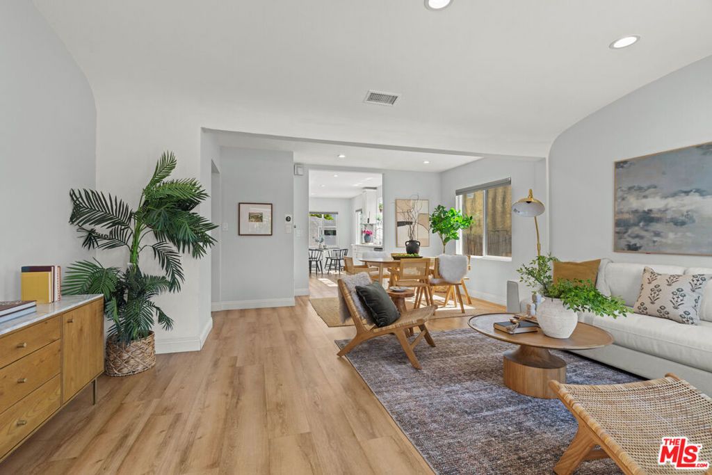 5832 S Van Ness Avenue, Los Angeles, CA 90047 — photo 2