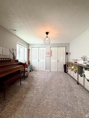 1612 E 925 S, Clearfield, UT 84015