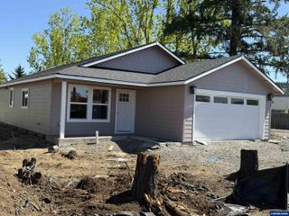 588 Surrey Ln, Sweet Home, OR 97386