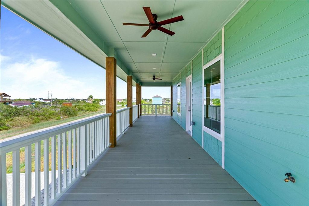 130 West Glen Oak Lane, Rockport, TX 78382 — photo 2