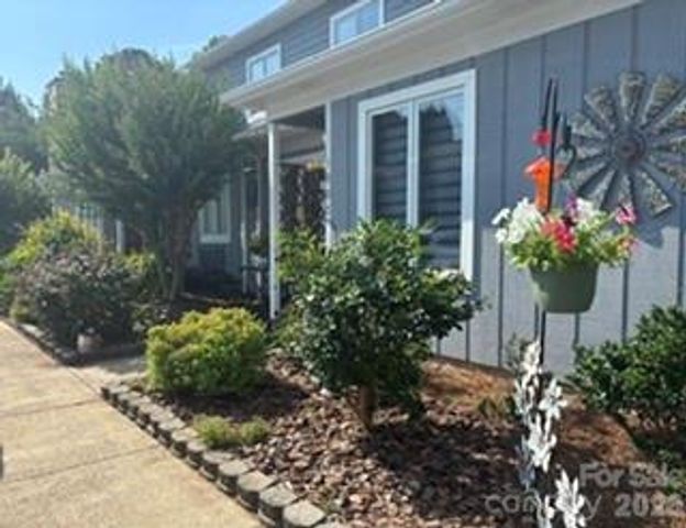 1007 21st Avenue NE, Hickory, NC 28601
