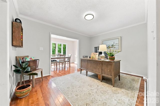 1007 21st Avenue NE, Hickory, NC 28601
