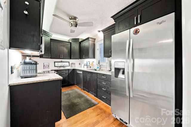 1007 21st Avenue NE, Hickory, NC 28601