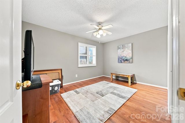 1007 21st Avenue NE, Hickory, NC 28601