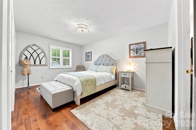 1007 21st Avenue NE, Hickory, NC 28601