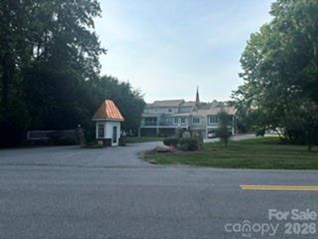 1007 21st Avenue NE, Hickory, NC 28601