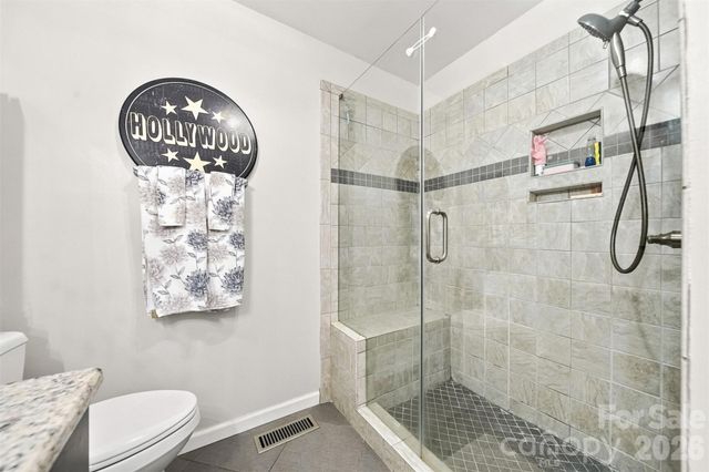1007 21st Avenue NE, Hickory, NC 28601