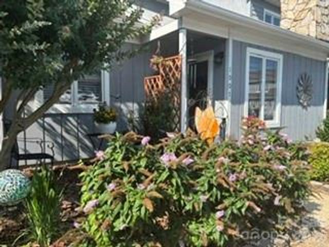 1007 21st Avenue NE, Hickory, NC 28601