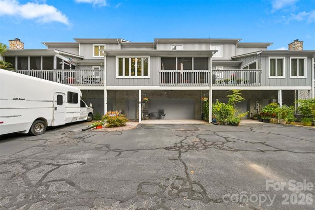 1007 21st Avenue NE, Hickory, NC 28601