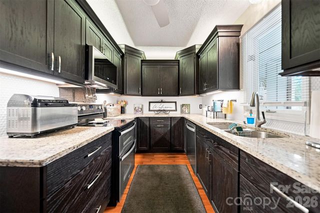 1007 21st Avenue NE, Hickory, NC 28601