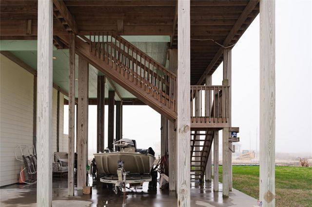 1111 Mabry Road, Gilchrist, TX 77617