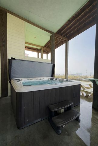 1111 Mabry Road, Gilchrist, TX 77617