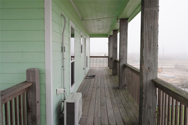 1111 Mabry Road, Gilchrist, TX 77617